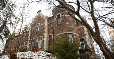 Архитектурная жемчужина начала XX века: во Львове выставили на продажу историческую усадьбу (фото)