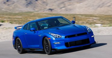 "Годзилла" уходит: знаменитый спорткар Nissan снимают с производства (фото)