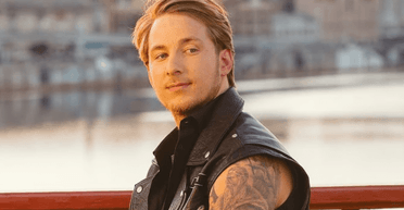 Бывший герой "Холостяка" подтвердил новые отношения: кто его новая девушка (фото)