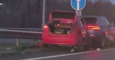 На трасі Київ-Житомир за ранок сталося два десятки ДТП: яка причина (відео)