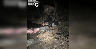 Заплатив $5 тисяч шахраям: "ухилянт" ледь не потонув у Тисі, його врятували прикордонники (фото)