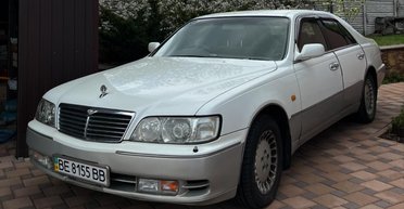 Японский Mercedes S-Class: в Украине обнаружили редкий роскошный Nissan 90-х (фото)