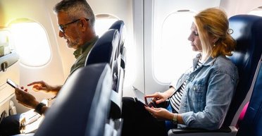 "Зовсім обнагліли": пасажирка відмовилась поступитися місцем парі з дитиною