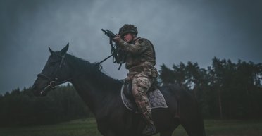 Королівська кавалерія: британські улани в Польщі проводять заняття з кінної розвідки (фото)