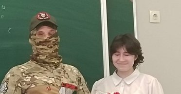 ВСУ подстрелили куратора "Синего кита" из РФ: он подлечился и проводит "Уроки мужества"