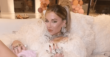 Кейт Бекинсейл устроила гламурную фотосессию со своими домашними питомцами (видео)