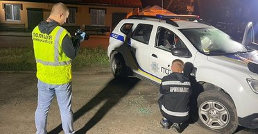 Выпустил 60 патронов: в Хмельницкой области мужчина ранил полицейского и гражданского, детали (фото)