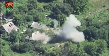 Разлетелся в щепки: десантники ВСУ на Харьковщине уничтожили пункт сбора пехоты РФ (видео)