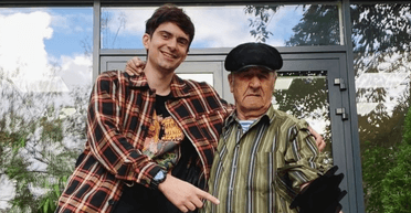 "Было 15 человек, не считая гробовщиков": друг семьи — о скромных похоронах Деда Толи