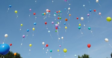 Наповнити повітряну кульку вакуумом: що з цього вийде (відео)