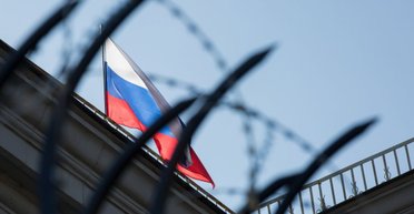 ЕС принял новые санкции против России: запретил импорт газа и блокировал "теневой флот"