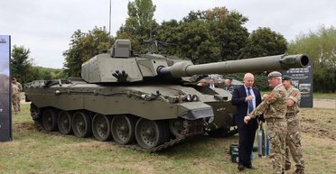 На виставці в Британії вперше представили готовий зразок танка Challenger 3 (відео)