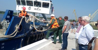 Идет баржа. Зачем "Нибулон" запустил в Киев баржу с арбузами