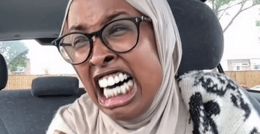 "Смертельні" ласощі: жінка розплакалася, скуштувавши "найкислішу цукерку у світі"