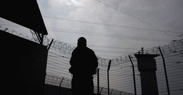 Втеча століття: злочинець утік із в'язниці, сховавшись у сумці звільненого співкамерника