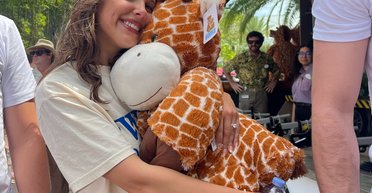 Міллі Боббі Браун вийшла в люди в шортах із написом "Дружинонька"