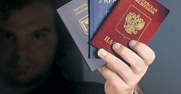 Гражданин, пройдемте. Почему можно лишить подданства, но не гражданства