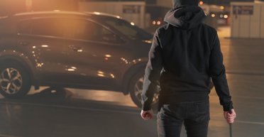 Удары, поджоги и проколотые шины: люди нападают на автомобили с ИИ из-за "тревоги"