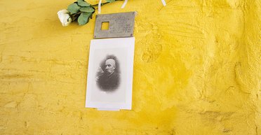 Соединительная память. Кто и зачем устанавливает в Киеве таблички "Последнего адреса"