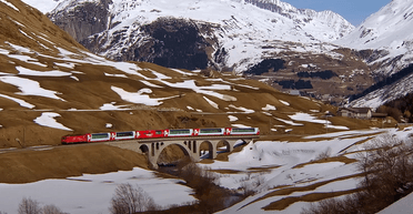 "Льодовиковий експрес": найповільніший швидкісний поїзд у світі вражає туристів (відео)