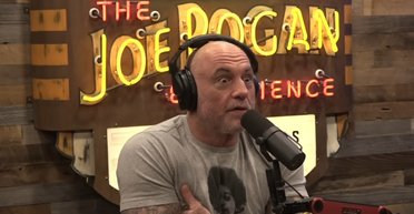 Комментатор UFC Джо Роган оскорбил президента Украины: ему ответили Кулеба и Кличко