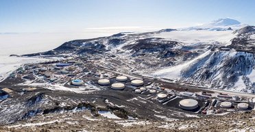 Ужас полярной ночи: женщина рассказала, что на самом деле происходит на базах в Антарктиде