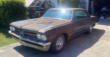 Культовый американский спорткар 60-х простоял 54 года брошенным в гараже (фото)