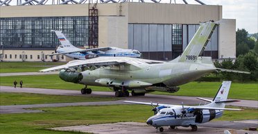 В Новгородской области дроны атаковали авиаремонтный завод: под ударом два А-50 (видео)