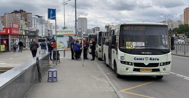 Поєдинок Кличка й Ткаченка: як рух транспорту під час тривоги посварив чиновників
