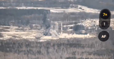 Летчики ВСУ ударили по позиции ФСБ РФ в Брянской области: появилось видео взрыва