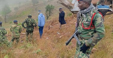 Объявлен мертвым: самолет вице-президента Малави нашли разбившимся в лесу (фото)
