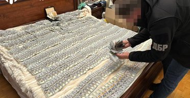 $1,2 млн готівки та 11 машин: як наживалися співробітники Голосіївського РТЦК у Києві (відео)