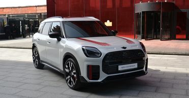 В Украине презентовали самый большой MINI и инновационную систему BMW ConnectedDrive (фото)