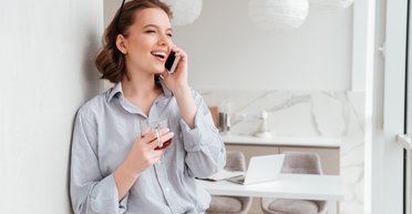 Телефон, наволочка и шампунь: 5 повседневных привычек, которые портят вашу внешность