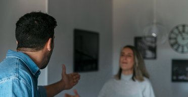 Мужчина постоянно мстит соседке за ее поступок 11-летней давности: что произошло (фото)