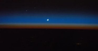 Знаменитий парад планет закінчиться рідкісною зустріччю Венери і Меркурія: коли спостерігати (фото)