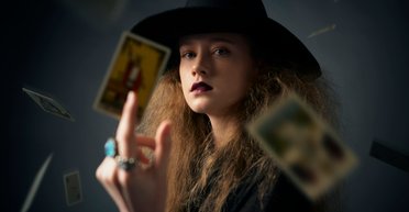 Ворожки залишаться без роботи. ШІ тепер пророкує розмір майбутнього доходу і день смерті