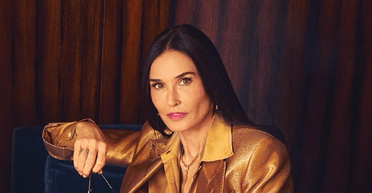 Демі Мур потрапила в скандал через архівне відео, де цілувалася з 15-річним