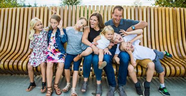 Більше немає безрозсудного сексу. Чому сповільнюється зростання людства, а народжувати стали рідше