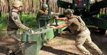 "Полює на окупантів": артилеристи ЗСУ похизувалися новими гаубицями "Богдана-Б" (фото)