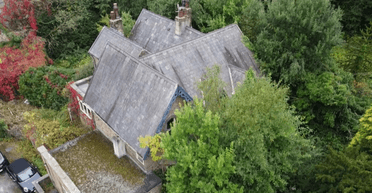 Обычный снаружи дом на 5 комнат выставили на продажу: интерьер внутри шокирует (фото)