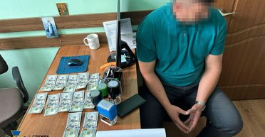 Помогал "откосить" от призыва: СБУ задержала заместителя Херсонского военкома (фото)