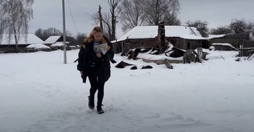 "Здесь снаряды, там ракеты": как живут люди в 1 км от границы с РФ (видео)