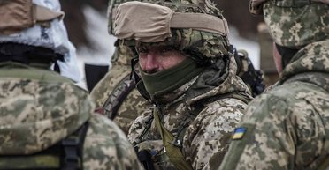 В Украине стартовал проект "Контракт 18-24": что обещают молодежи для поступления в ВСУ