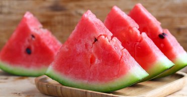 На рынках появились первые арбузы, вырощенные в Украине: сколько стоят бахчевые