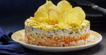 Салат "Парус" с чипсами: как приготовить вкусное и красивое блюдо