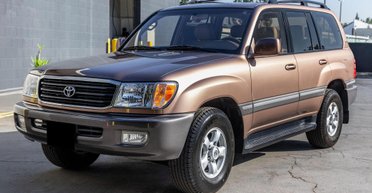 Классика 90-х: обнаружен культовый Toyota Land Cruiser 100 в новом состоянии (фото)