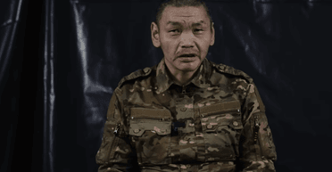 "Я здесь, чтобы от фашизма освободить": бойцы "Азова" взяли в плен эскимоса (видео)