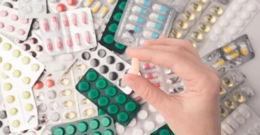 Необдуманная отмена маркетинговых договоров привела к удорожанию лекарств и сверхприбылям для производителей, — экономист