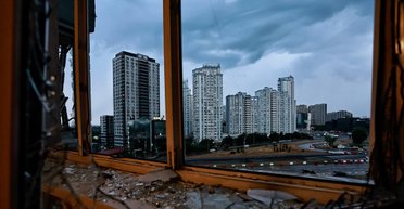 Ночной обстрел Киева: повреждена многоэтажка, много раненых (фото, видео)